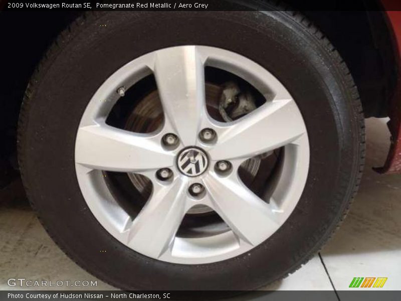 Pomegranate Red Metallic / Aero Grey 2009 Volkswagen Routan SE