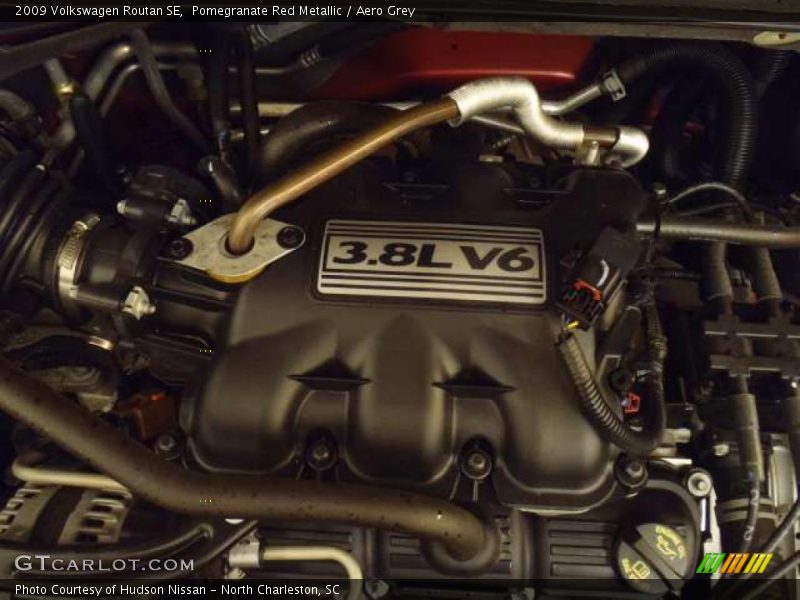 Pomegranate Red Metallic / Aero Grey 2009 Volkswagen Routan SE