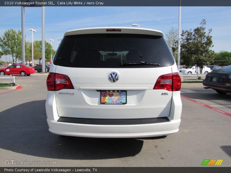 Calla Lilly White / Aero Gray 2010 Volkswagen Routan SEL