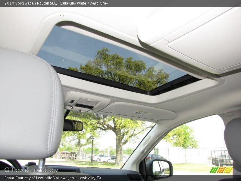 Calla Lilly White / Aero Gray 2010 Volkswagen Routan SEL