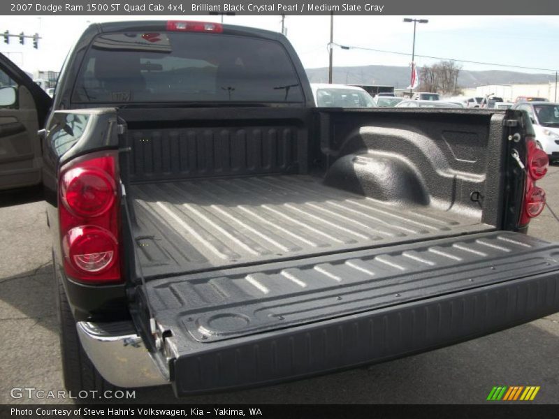 Brilliant Black Crystal Pearl / Medium Slate Gray 2007 Dodge Ram 1500 ST Quad Cab 4x4