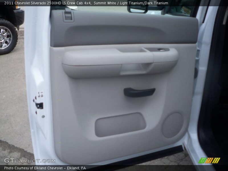 Summit White / Light Titanium/Dark Titanium 2011 Chevrolet Silverado 2500HD LS Crew Cab 4x4