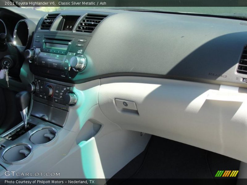 Classic Silver Metallic / Ash 2011 Toyota Highlander V6