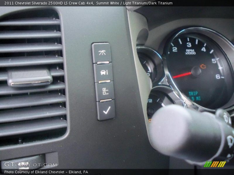 Controls of 2011 Silverado 2500HD LS Crew Cab 4x4