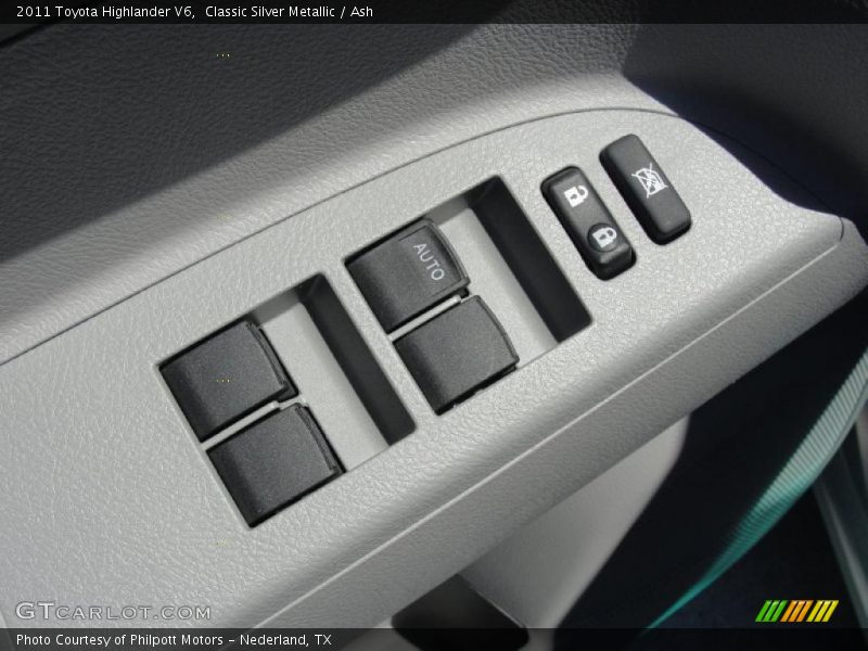Classic Silver Metallic / Ash 2011 Toyota Highlander V6
