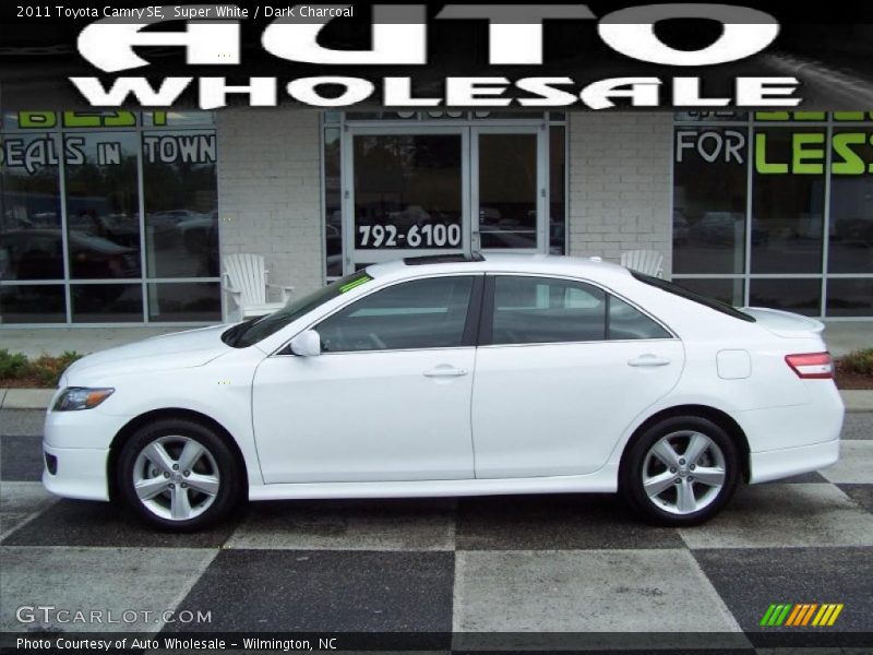 Super White / Dark Charcoal 2011 Toyota Camry SE