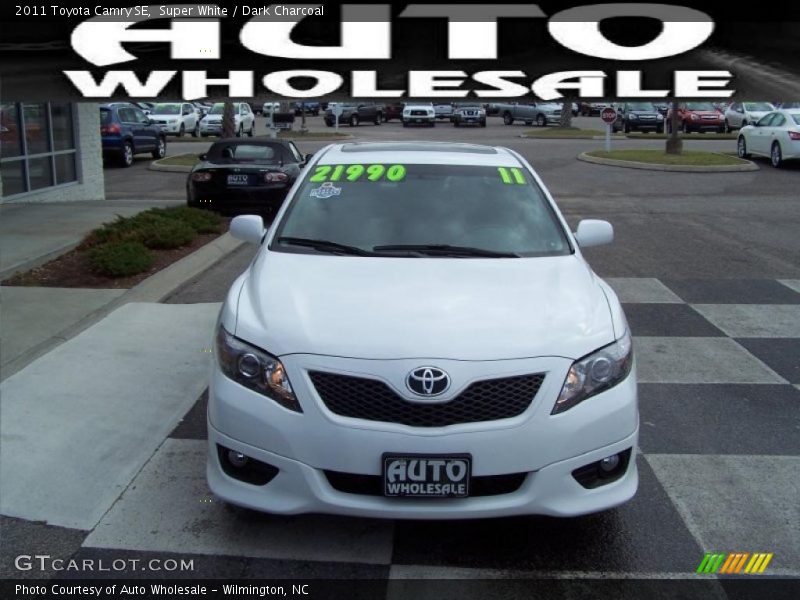 Super White / Dark Charcoal 2011 Toyota Camry SE