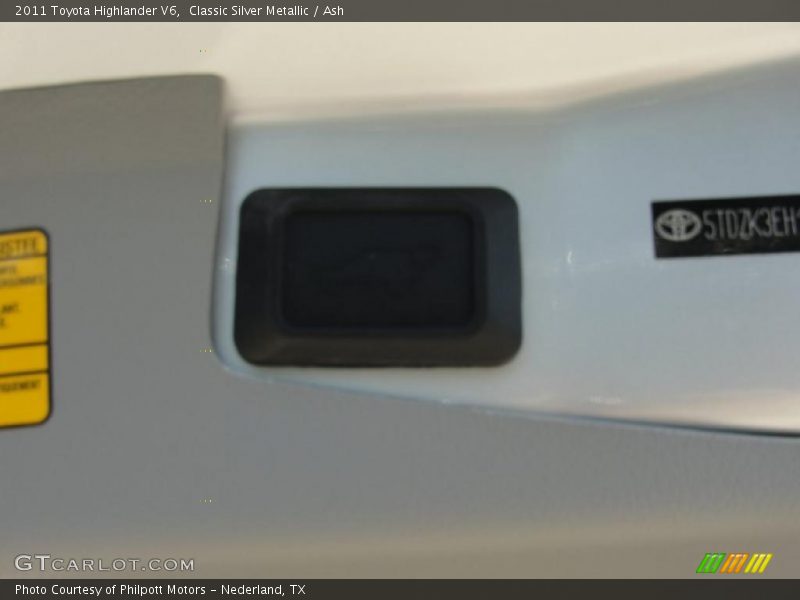 Classic Silver Metallic / Ash 2011 Toyota Highlander V6