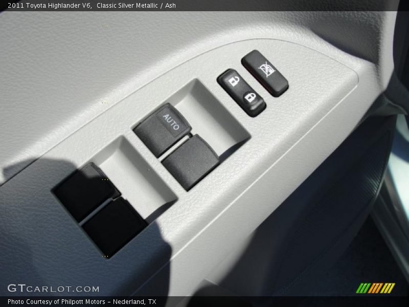 Classic Silver Metallic / Ash 2011 Toyota Highlander V6