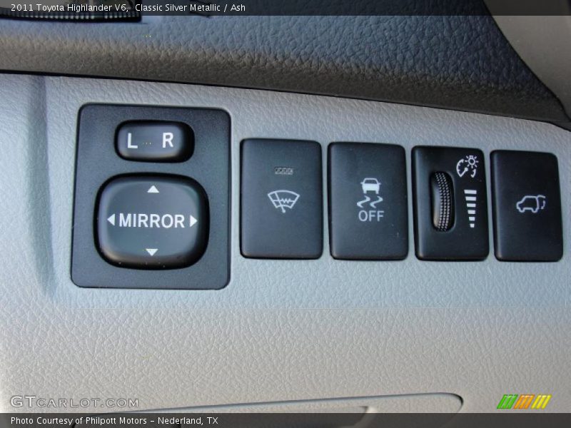 Classic Silver Metallic / Ash 2011 Toyota Highlander V6