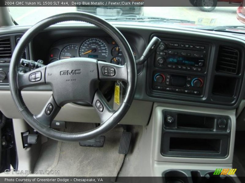 Dashboard of 2004 Yukon XL 1500 SLT 4x4