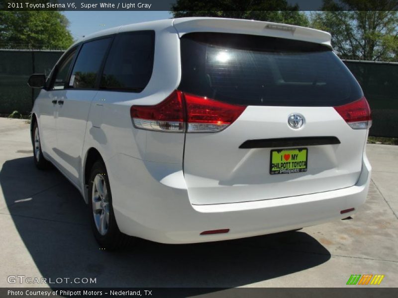 Super White / Light Gray 2011 Toyota Sienna V6