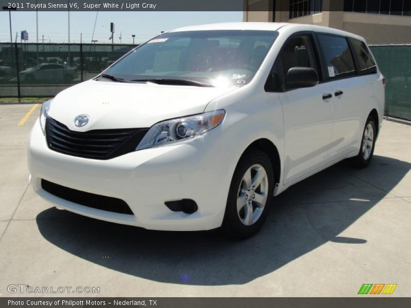 Super White / Light Gray 2011 Toyota Sienna V6