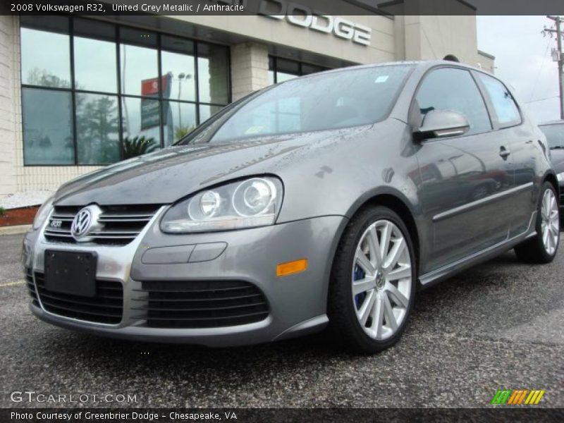 Front 3/4 View of 2008 R32 