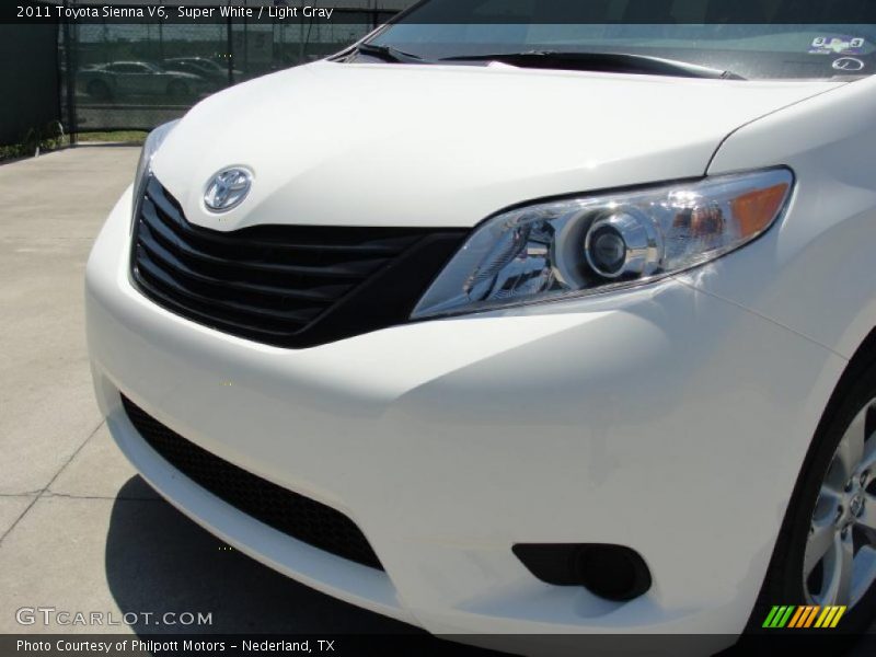 Super White / Light Gray 2011 Toyota Sienna V6