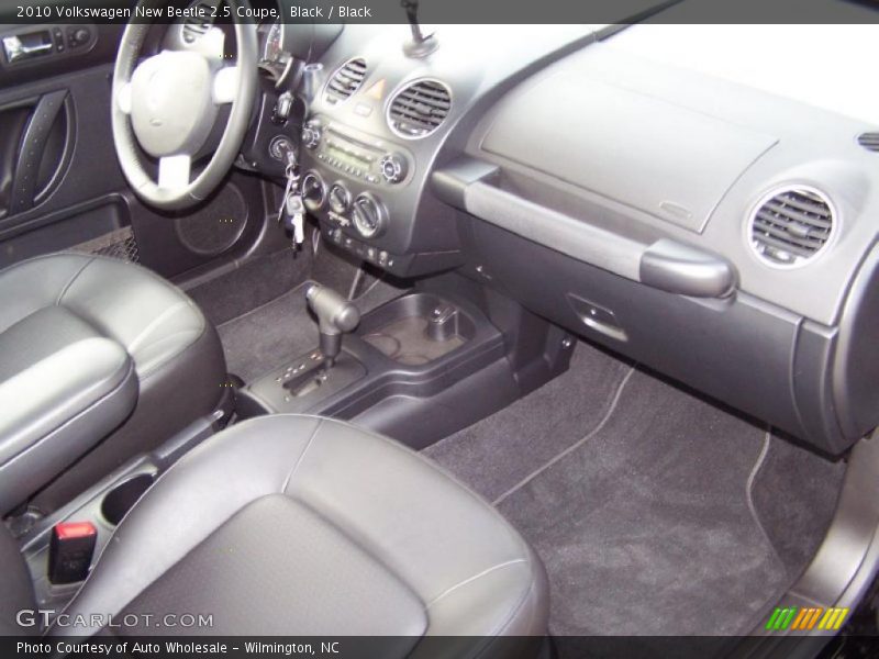 Black / Black 2010 Volkswagen New Beetle 2.5 Coupe