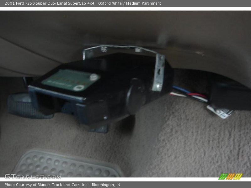 Oxford White / Medium Parchment 2001 Ford F250 Super Duty Lariat SuperCab 4x4