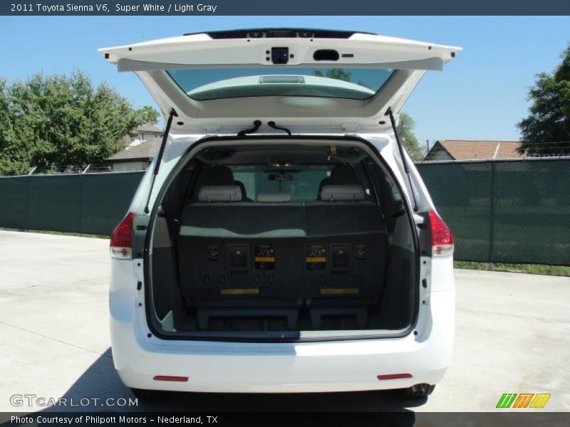 Super White / Light Gray 2011 Toyota Sienna V6