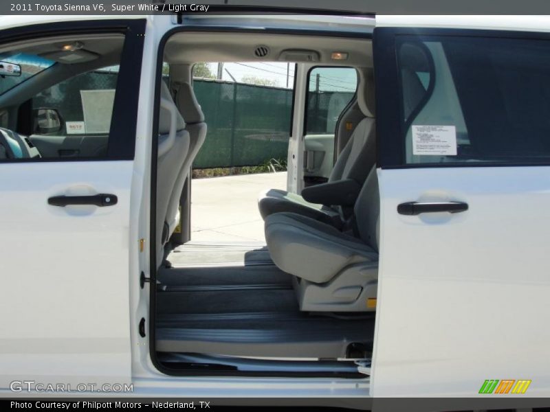 Super White / Light Gray 2011 Toyota Sienna V6