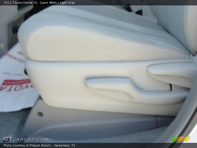 Super White / Light Gray 2011 Toyota Sienna V6