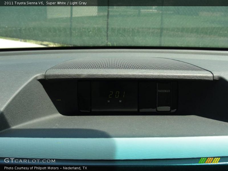 Super White / Light Gray 2011 Toyota Sienna V6