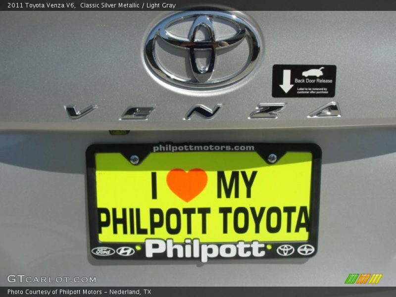Classic Silver Metallic / Light Gray 2011 Toyota Venza V6