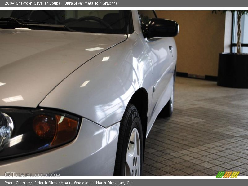 Ultra Silver Metallic / Graphite 2004 Chevrolet Cavalier Coupe