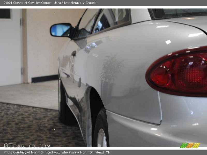 Ultra Silver Metallic / Graphite 2004 Chevrolet Cavalier Coupe