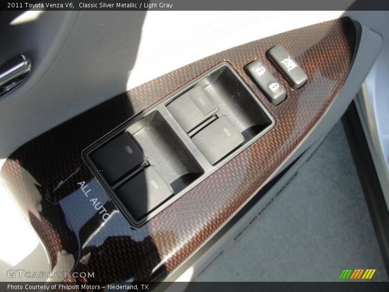 Classic Silver Metallic / Light Gray 2011 Toyota Venza V6