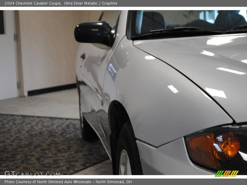 Ultra Silver Metallic / Graphite 2004 Chevrolet Cavalier Coupe
