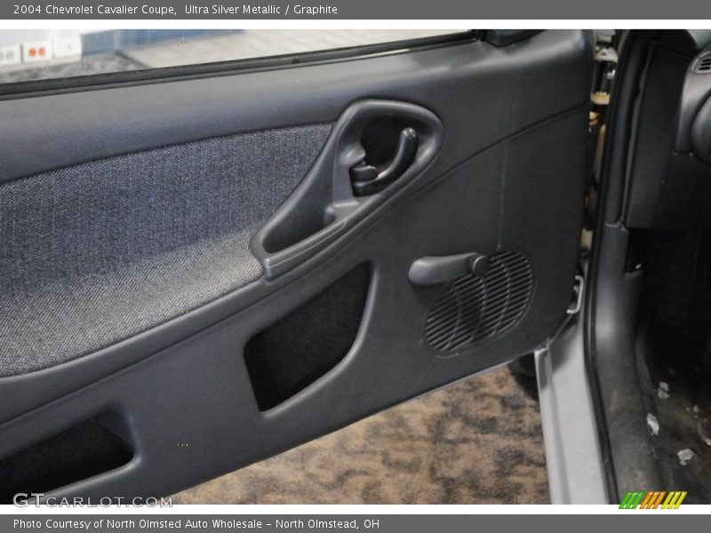 Ultra Silver Metallic / Graphite 2004 Chevrolet Cavalier Coupe