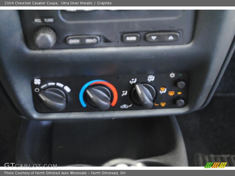 Ultra Silver Metallic / Graphite 2004 Chevrolet Cavalier Coupe