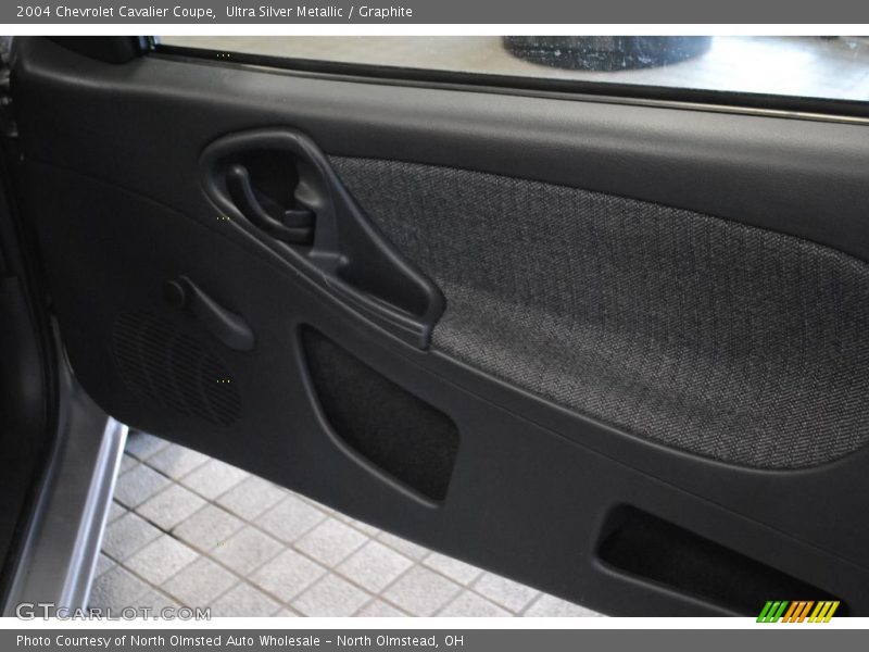 Ultra Silver Metallic / Graphite 2004 Chevrolet Cavalier Coupe