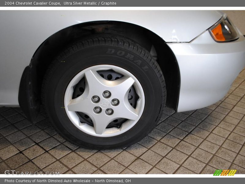 Ultra Silver Metallic / Graphite 2004 Chevrolet Cavalier Coupe