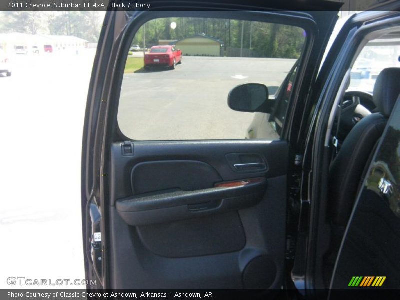Black / Ebony 2011 Chevrolet Suburban LT 4x4