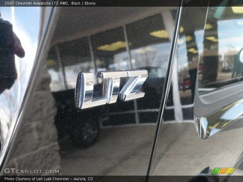 Black / Ebony 2007 Chevrolet Avalanche LTZ 4WD