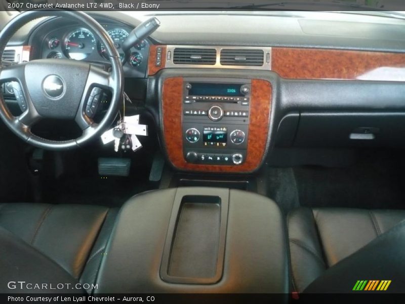 Black / Ebony 2007 Chevrolet Avalanche LTZ 4WD