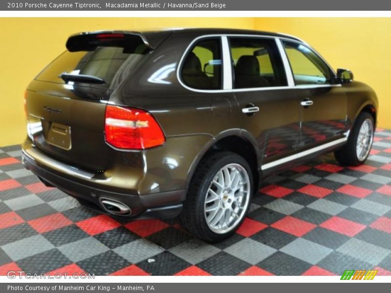 Macadamia Metallic / Havanna/Sand Beige 2010 Porsche Cayenne Tiptronic