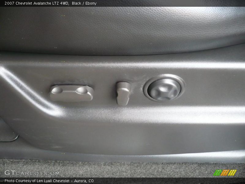 Black / Ebony 2007 Chevrolet Avalanche LTZ 4WD