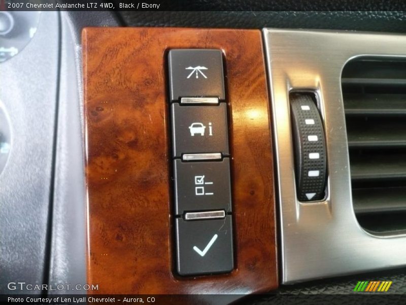 Black / Ebony 2007 Chevrolet Avalanche LTZ 4WD