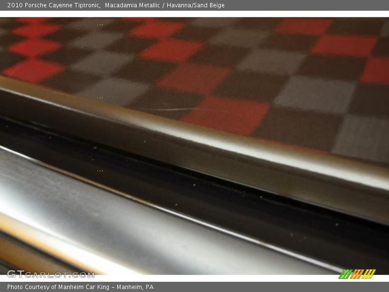 Macadamia Metallic / Havanna/Sand Beige 2010 Porsche Cayenne Tiptronic