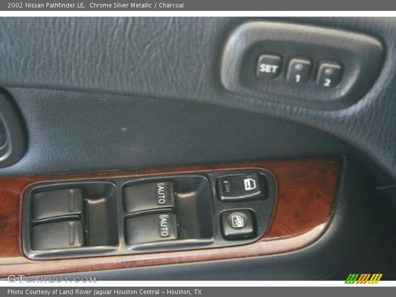Chrome Silver Metallic / Charcoal 2002 Nissan Pathfinder LE