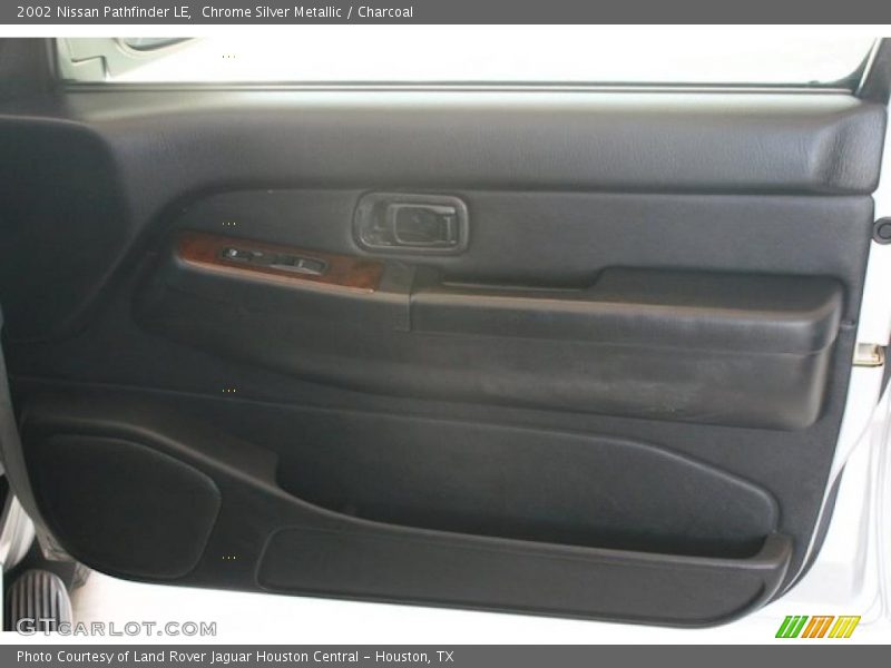 Chrome Silver Metallic / Charcoal 2002 Nissan Pathfinder LE