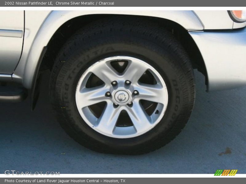 Chrome Silver Metallic / Charcoal 2002 Nissan Pathfinder LE