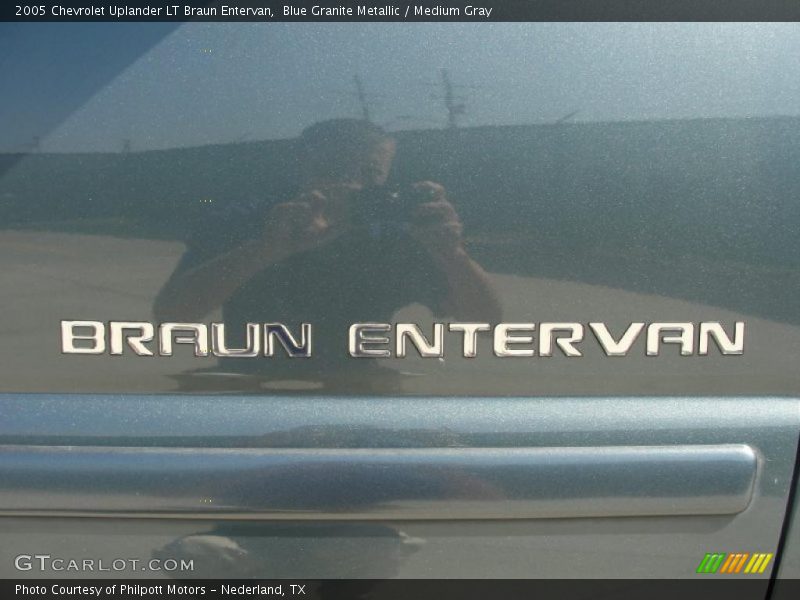  2005 Uplander LT Braun Entervan Logo