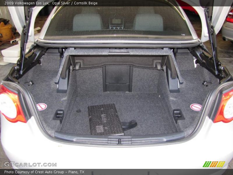  2009 Eos Lux Trunk