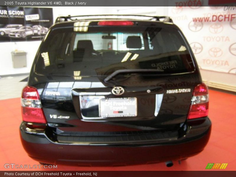Black / Ivory 2005 Toyota Highlander V6 4WD