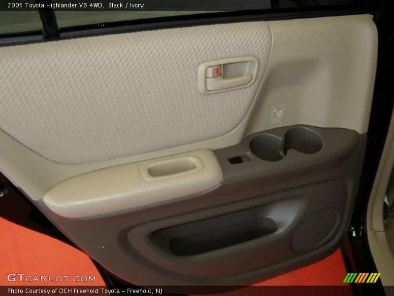 Black / Ivory 2005 Toyota Highlander V6 4WD