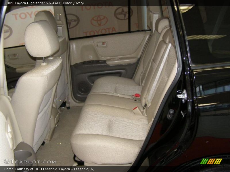 Black / Ivory 2005 Toyota Highlander V6 4WD
