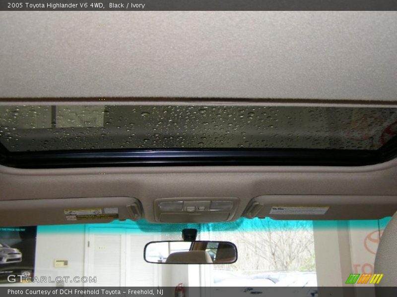 Black / Ivory 2005 Toyota Highlander V6 4WD